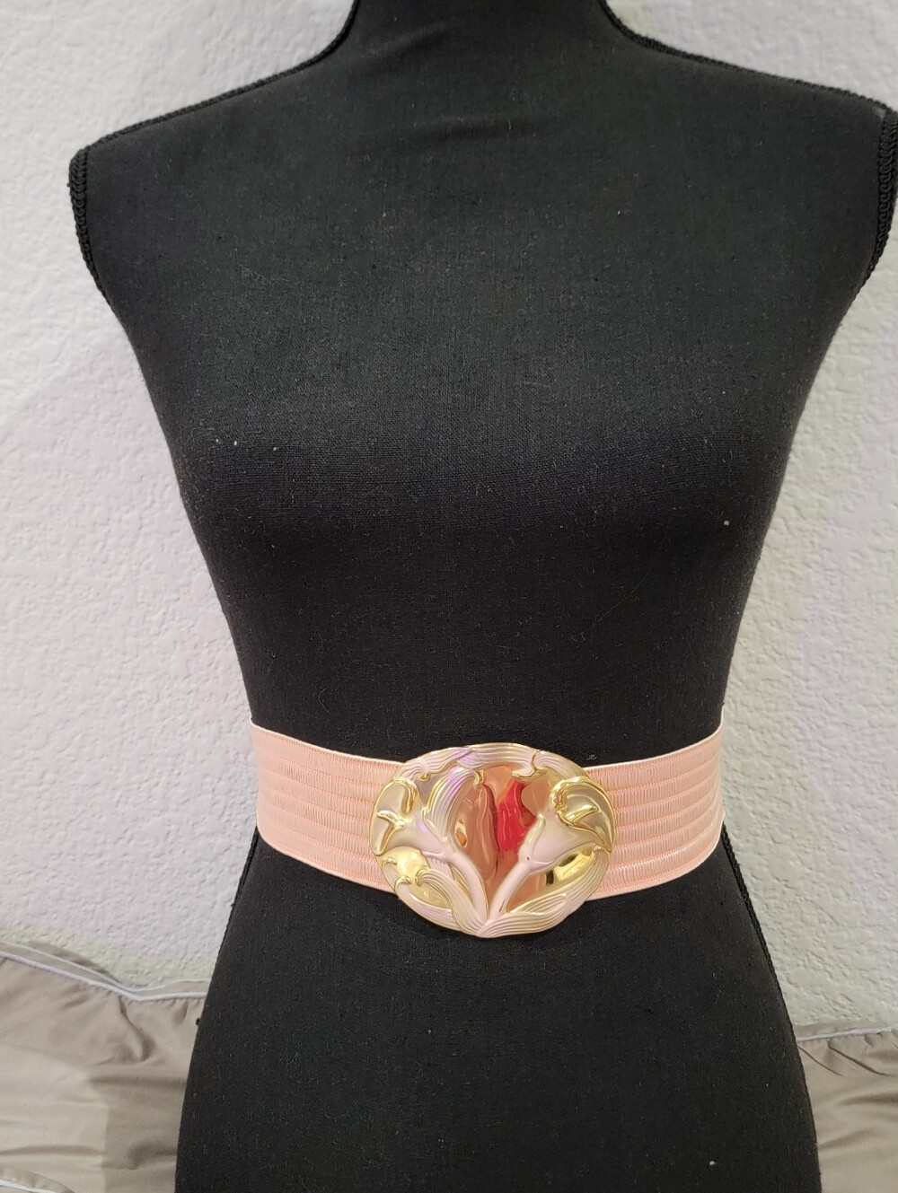 VTG 1980s Pink Elastic Cinch Belt Gold Calla Lily Art Nouveau Statement Buckle